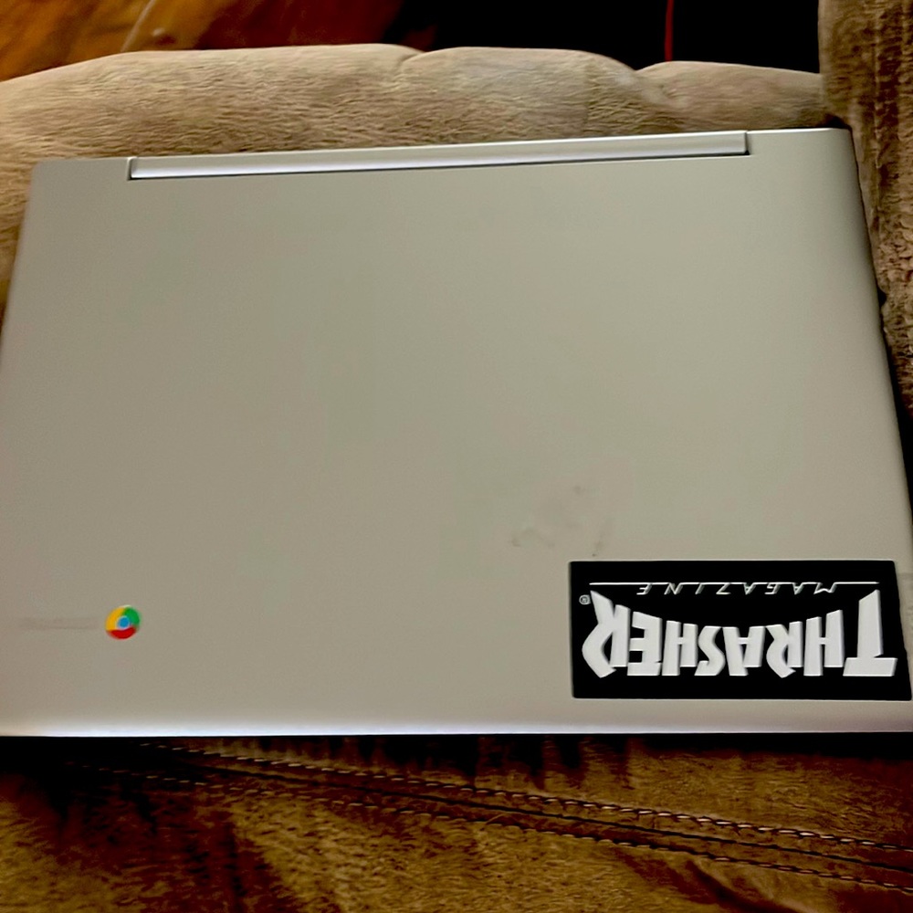 Lenovo chromebook 330 touchscreen foldable screen great for gaming and work.srek
